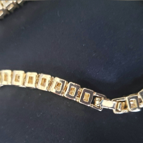 ANN TAYLOR STUNNING GOLD AND CRYSTAL ENCRUSTED NECKLACE | Gold Tone - Picture 9 of 10